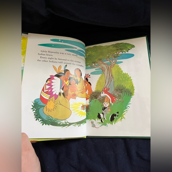 Disney Hiawatha The Brave Hunter book hardback book - Picture 3 of 5